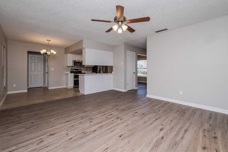 2,370/Mo, 736 Isleton Dr Brandon, FL 33511 Living Room View