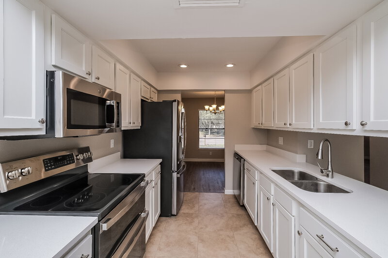 2,370/Mo, 736 Isleton Dr Brandon, FL 33511 Kitchen View