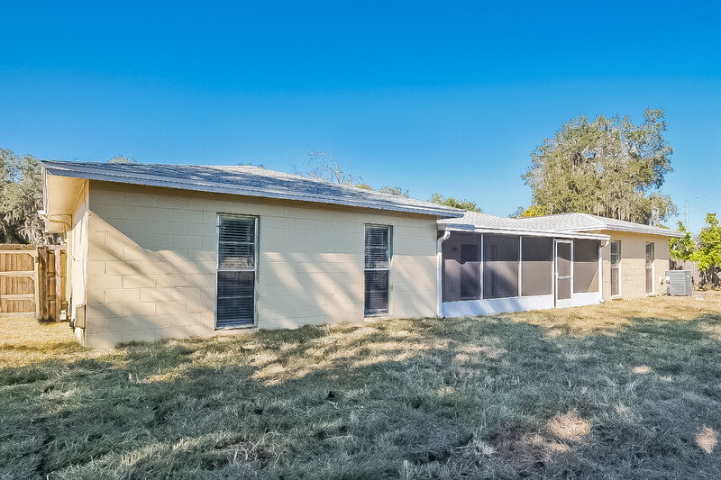 2,370/Mo, 736 Isleton Dr Brandon, FL 33511 Rear View