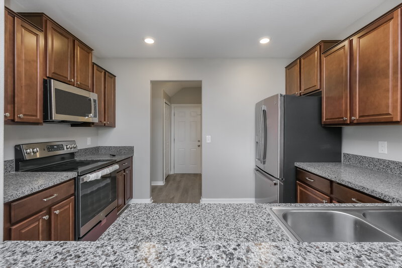 3,830/Mo, 7405 Clary Sage Ave Tampa, FL 33619 Kitchen View 3