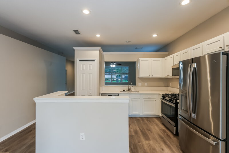 2,320/Mo, 6707 Cambridge Park Dr Apollo Beach, FL 33572 Kitchen View