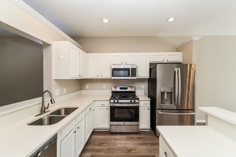 2,295/Mo, 6707 Cambridge Park Dr Apollo Beach, FL 33572 Kitchen View