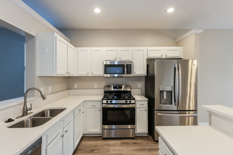 2,320/Mo, 6707 Cambridge Park Dr Apollo Beach, FL 33572 Kitchen View 2