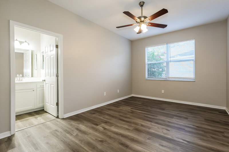 2,320/Mo, 6707 Cambridge Park Dr Apollo Beach, FL 33572 Main Bedroom View