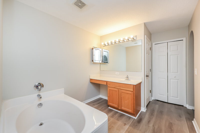 0/Mo, 13513 Mango Bay Dr Riverview, FL 33579 Main Bathroom View