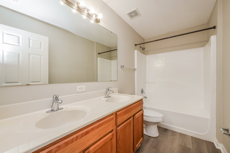 0/Mo, 13513 Mango Bay Dr Riverview, FL 33579 Bathroom View