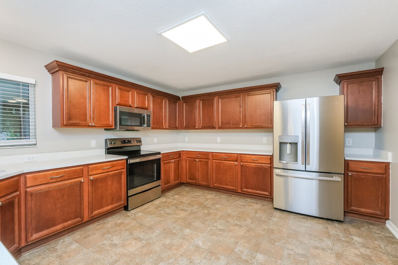 3,870/Mo, 11821 Mango Cross Ct Seffner, FL 33584 Kitchen View 2