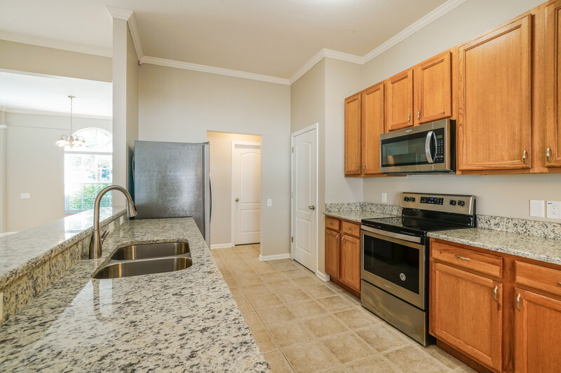 4,250/Mo, 2018 Samantha Ln Valrico, FL 33594 Kitchen View