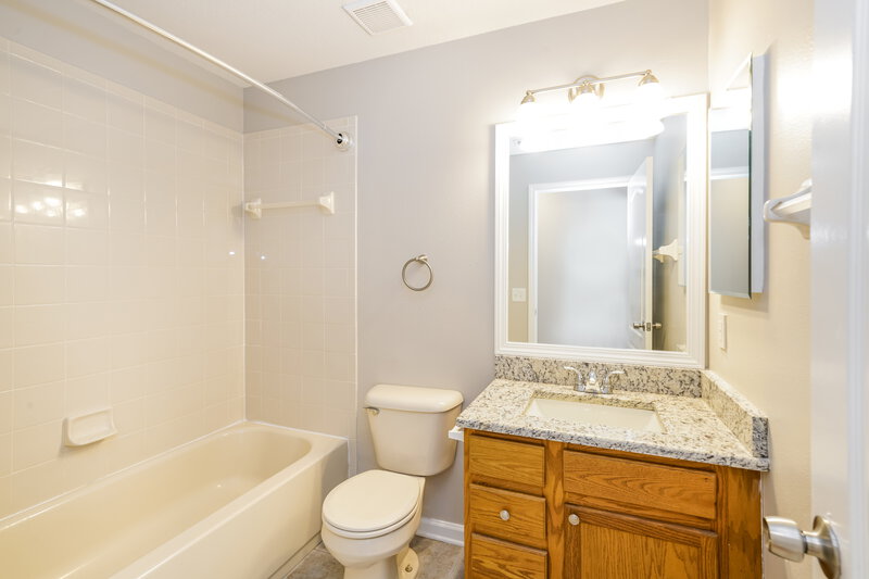 4,250/Mo, 2018 Samantha Ln Valrico, FL 33594 Bathroom View
