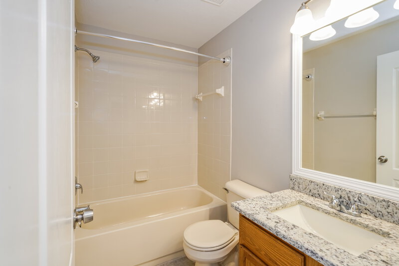 4,250/Mo, 2018 Samantha Ln Valrico, FL 33594 Bathroom View 2
