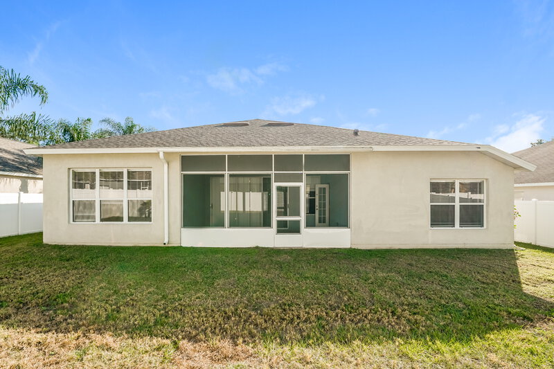 4,250/Mo, 2018 Samantha Ln Valrico, FL 33594 Rear View