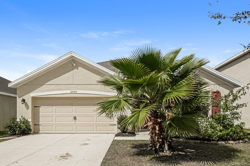 0/Mo, 12009 Gillingham Harbor Ln Gibsonton, FL 33534 External View