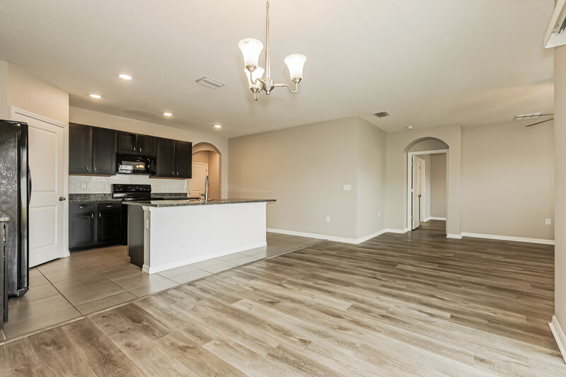 0/Mo, 12009 Gillingham Harbor Ln Gibsonton, FL 33534 Dining Room View