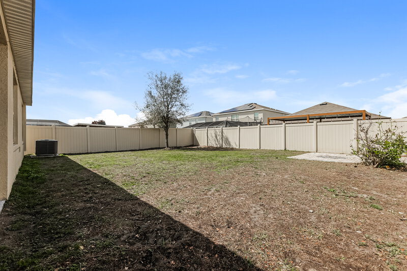 0/Mo, 12009 Gillingham Harbor Ln Gibsonton, FL 33534 Exterior View