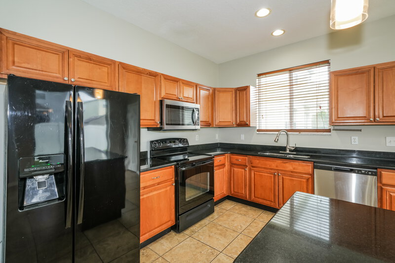 2,195/Mo, 9322 Zincoe Ln Land O' Lakes, FL 34638 Kitchen View 2