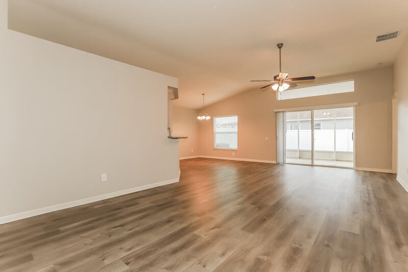 2,230/Mo, 10501 Egret Haven Ln Riverview, FL 33578 Living Room View 2