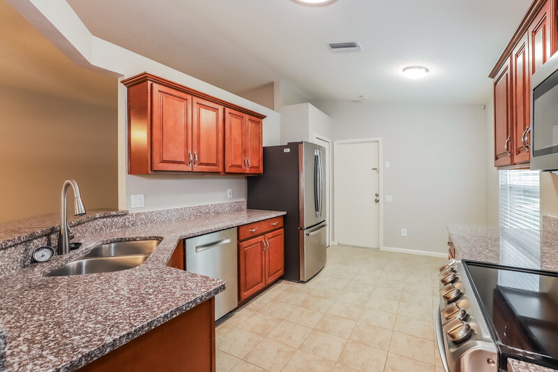 2,230/Mo, 10501 Egret Haven Ln Riverview, FL 33578 Kitchen View