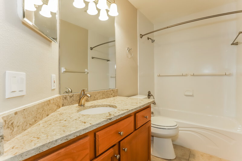 2,230/Mo, 10501 Egret Haven Ln Riverview, FL 33578 Bathroom View