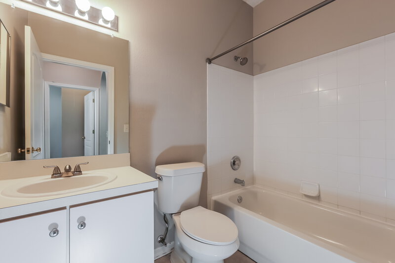 2,175/Mo, 22842 Marsh Wren Dr Land O' Lakes, FL 34639 Bathroom View