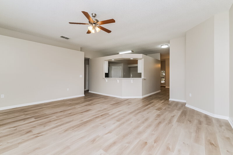 4,120/Mo, 807 Greenbelt Cir Brandon, FL 33510 Living Room View 2