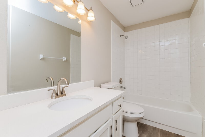 4,120/Mo, 807 Greenbelt Cir Brandon, FL 33510 Bathroom View