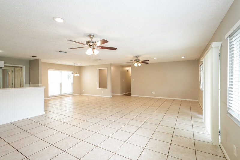 2,430/Mo, 15709 Squirrel Tree Pl Tampa, FL 33624 Living Room View 3