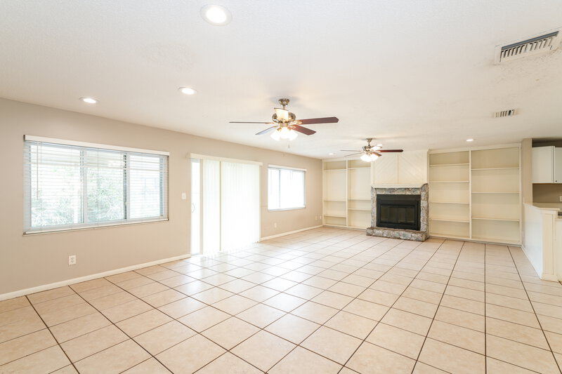 2,430/Mo, 15709 Squirrel Tree Pl Tampa, FL 33624 Living Room View 4
