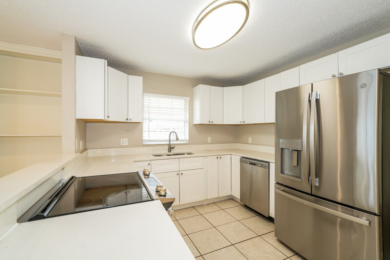 2,430/Mo, 15709 Squirrel Tree Pl Tampa, FL 33624 Kitchen View