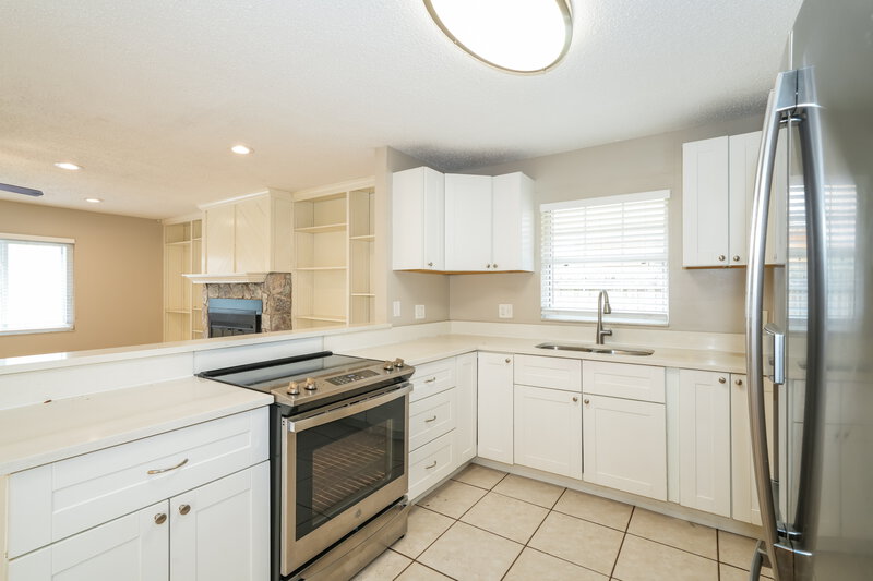 2,430/Mo, 15709 Squirrel Tree Pl Tampa, FL 33624 Kitchen View 2