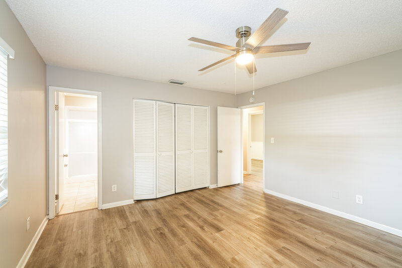 2,430/Mo, 15709 Squirrel Tree Pl Tampa, FL 33624 Main Bedroom View 2