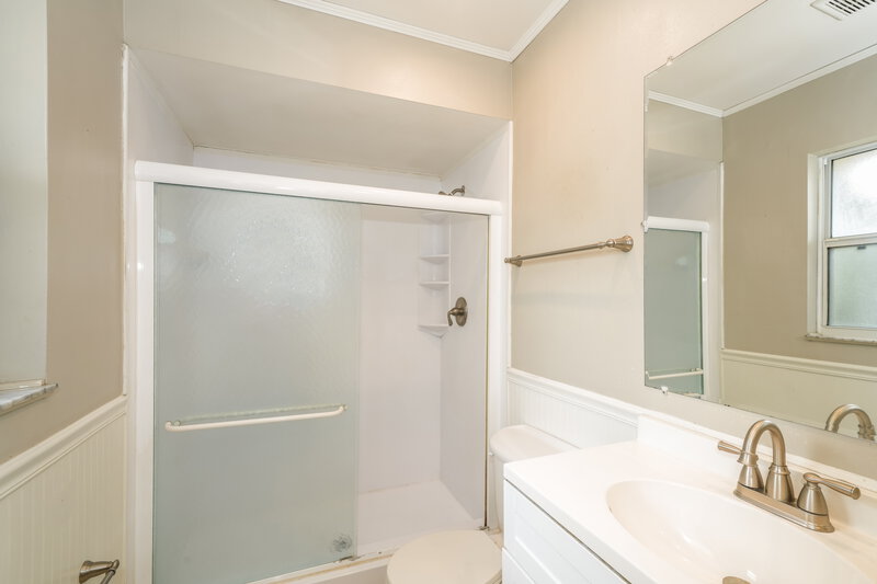 2,430/Mo, 15709 Squirrel Tree Pl Tampa, FL 33624 Main Bathroom View