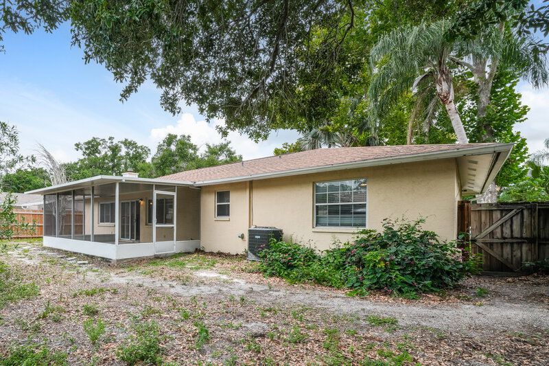2,430/Mo, 15709 Squirrel Tree Pl Tampa, FL 33624 Rear View
