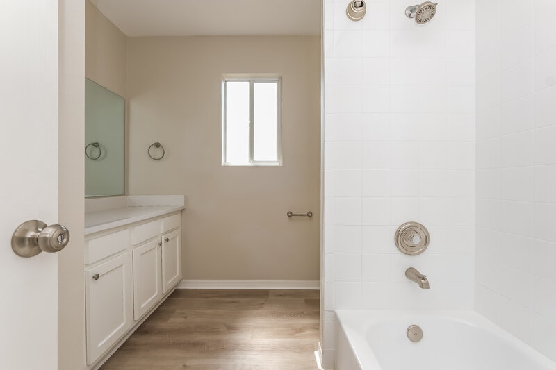 2,505/Mo, 29433 Birds Eye Dr Wesley Chapel, FL 33543 Bathroom View