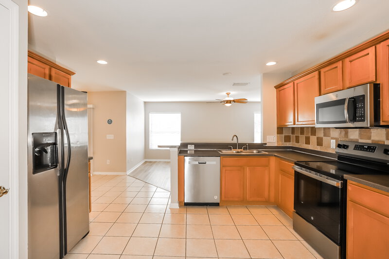 3,345/Mo, 17126 Falconridge Rd Lithia, FL 33547 Kitchen View