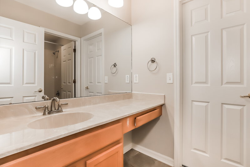 3,345/Mo, 17126 Falconridge Rd Lithia, FL 33547 Main Bathroom View