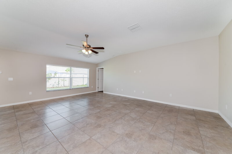 2,315/Mo, 6706 Trent Creek Dr Sun City Center, FL 33573 Living Room View