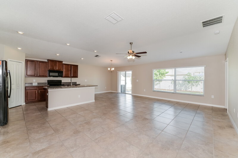 2,315/Mo, 6706 Trent Creek Dr Sun City Center, FL 33573 Living Room View 2