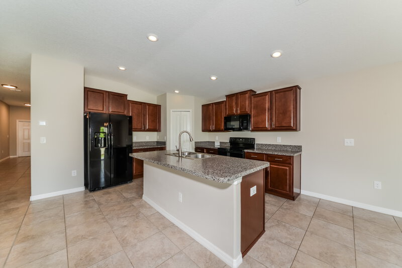 2,315/Mo, 6706 Trent Creek Dr Sun City Center, FL 33573 Kitchen View