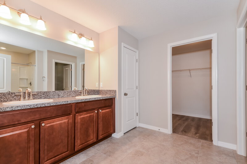 2,315/Mo, 6706 Trent Creek Dr Sun City Center, FL 33573 Main Bathroom View
