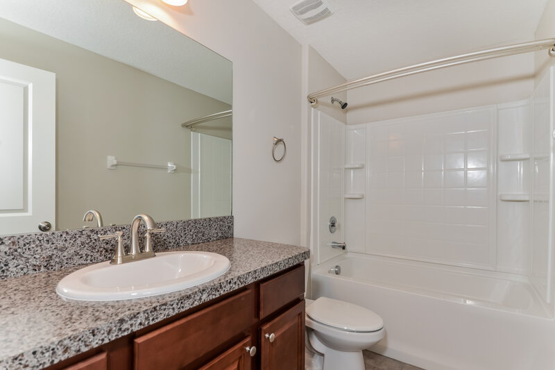 2,315/Mo, 6706 Trent Creek Dr Sun City Center, FL 33573 Bathroom View