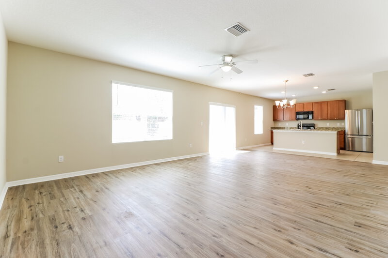3,305/Mo, 9274 Watolla Dr Thonotosassa, FL 33592 Living Room View 2