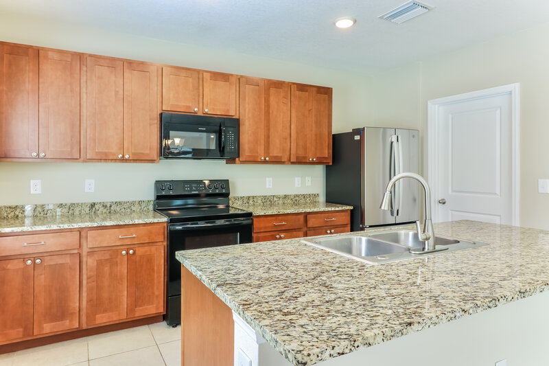 3,305/Mo, 9274 Watolla Dr Thonotosassa, FL 33592 Kitchen View 2
