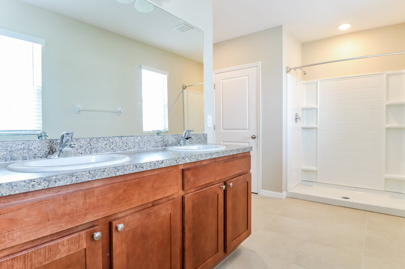 3,305/Mo, 9274 Watolla Dr Thonotosassa, FL 33592 Main Bathroom View