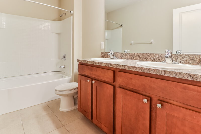 3,305/Mo, 9274 Watolla Dr Thonotosassa, FL 33592 Bathroom View