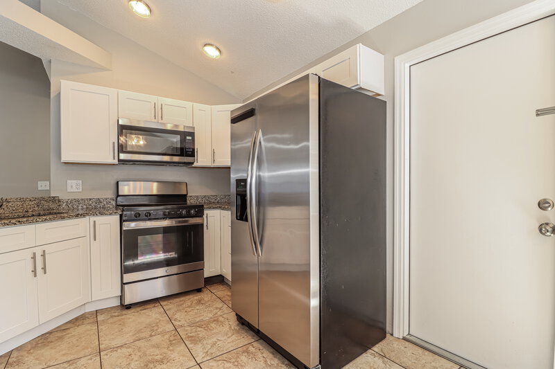 2,350/Mo, 12722 Trowbridge Ln Tampa, FL 33624 Kitchen View