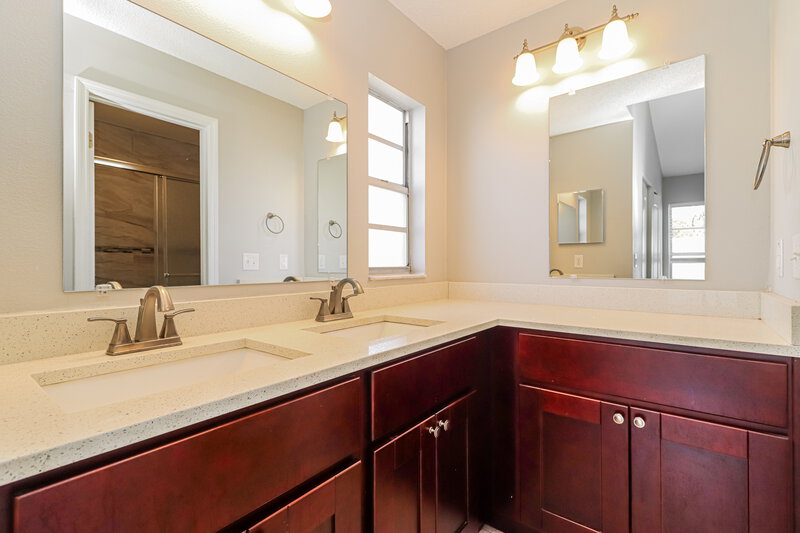 2,350/Mo, 12722 Trowbridge Ln Tampa, FL 33624 Main Bathroom View
