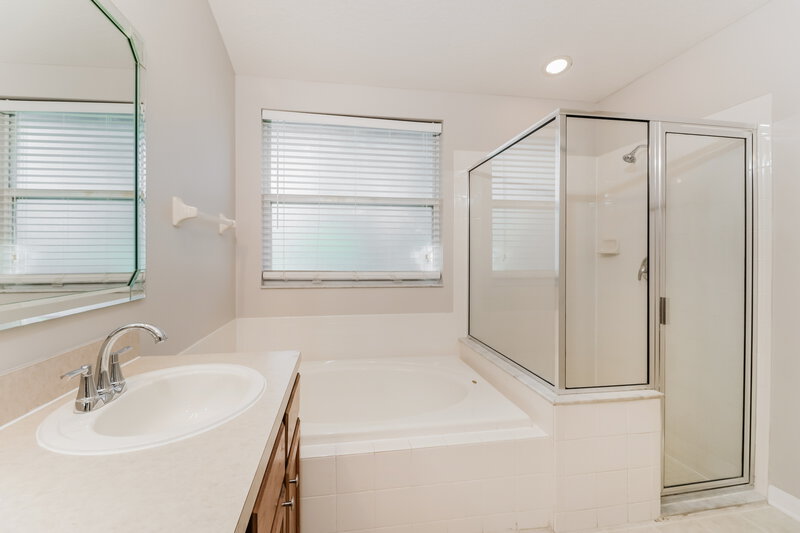 2,465/Mo, 3938 Beaumont Loop Spring Hill, FL 34609 Main Bathroom View