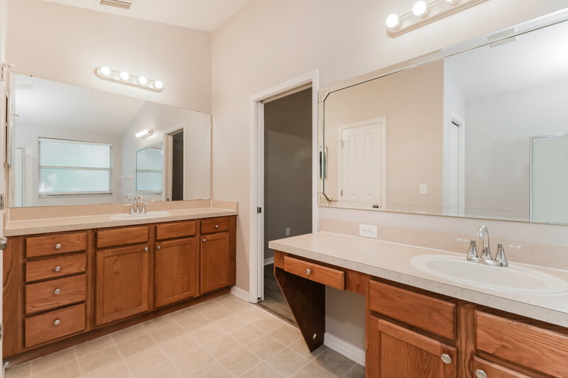2,465/Mo, 3938 Beaumont Loop Spring Hill, FL 34609 Main Bathroom View 2