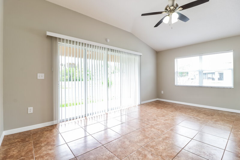 3,520/Mo, 4307 Reynolds Oaks Pl Plant City, FL 33563 Dining Room View 2