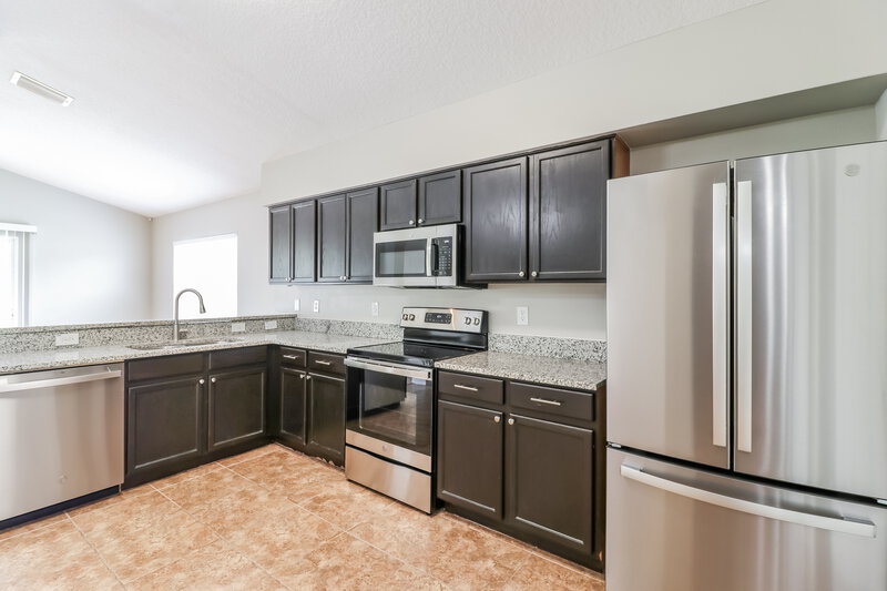 3,520/Mo, 4307 Reynolds Oaks Pl Plant City, FL 33563 Kitchen View